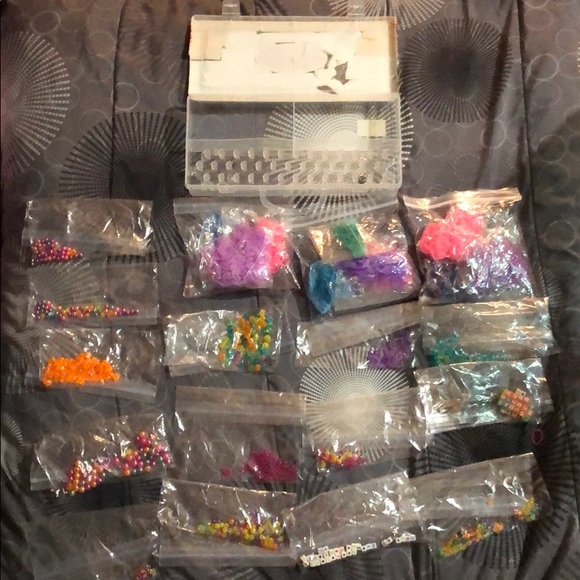 Bandaloom used set with new bands and beads - Picture 6 of 7